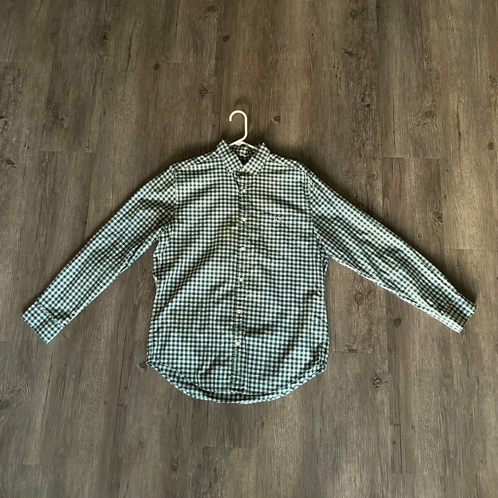 Vibeyard Vines casual button down dress shirt